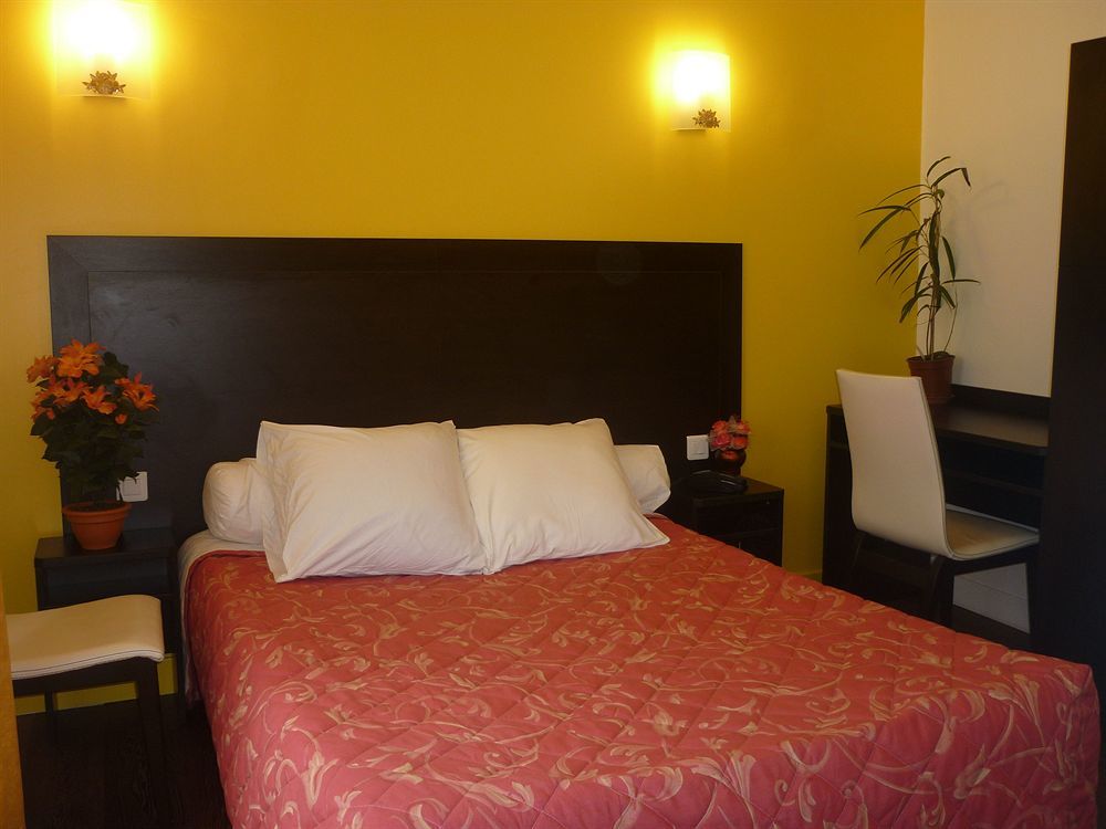 Hotel Le Myosotis Paris Exterior foto